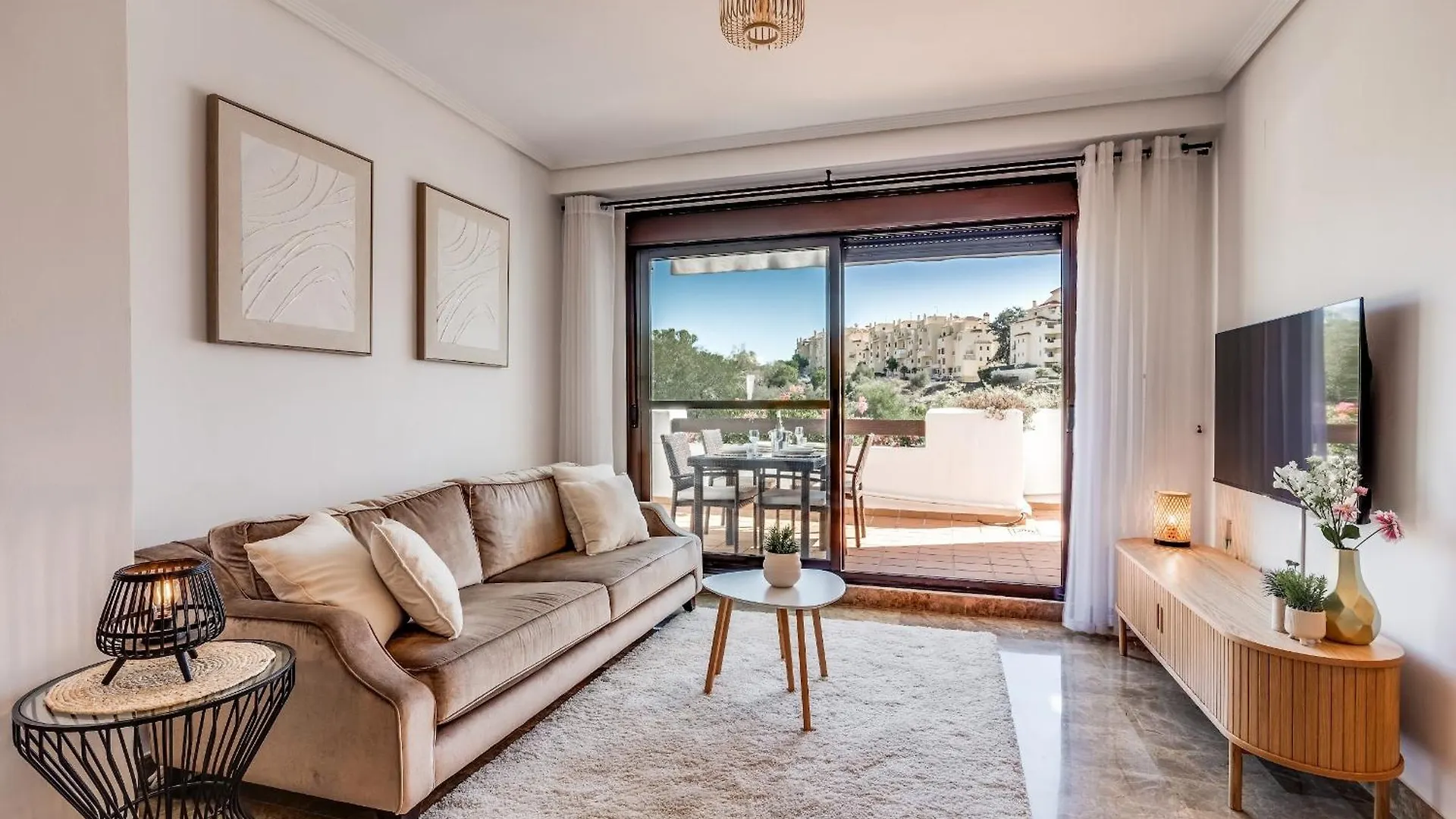 Prachtig Appartement Met Uitzicht Op Het Zwembad Estepona Apartment