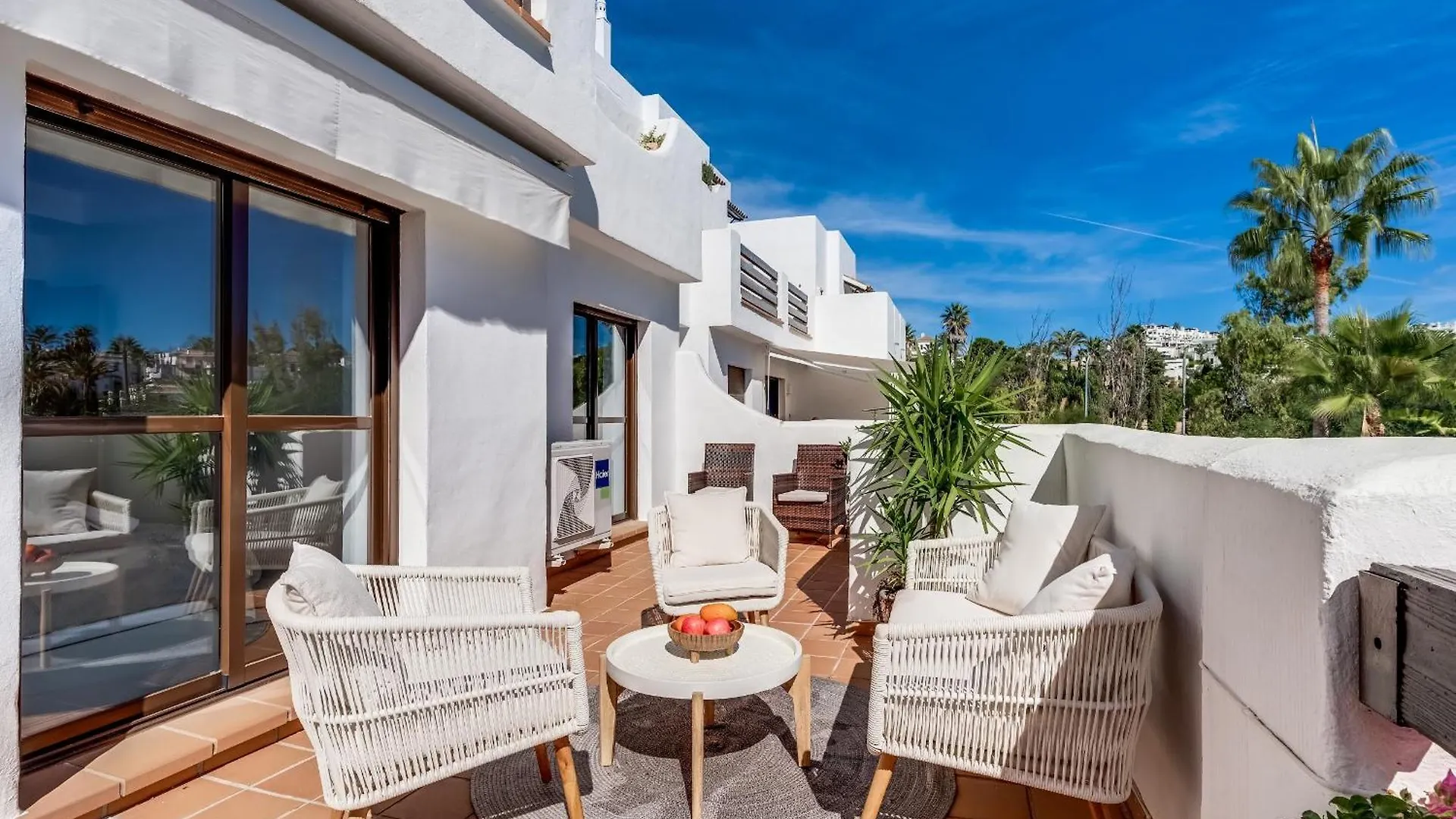 Prachtig Appartement Met Uitzicht Op Het Zwembad Estepona Apartment